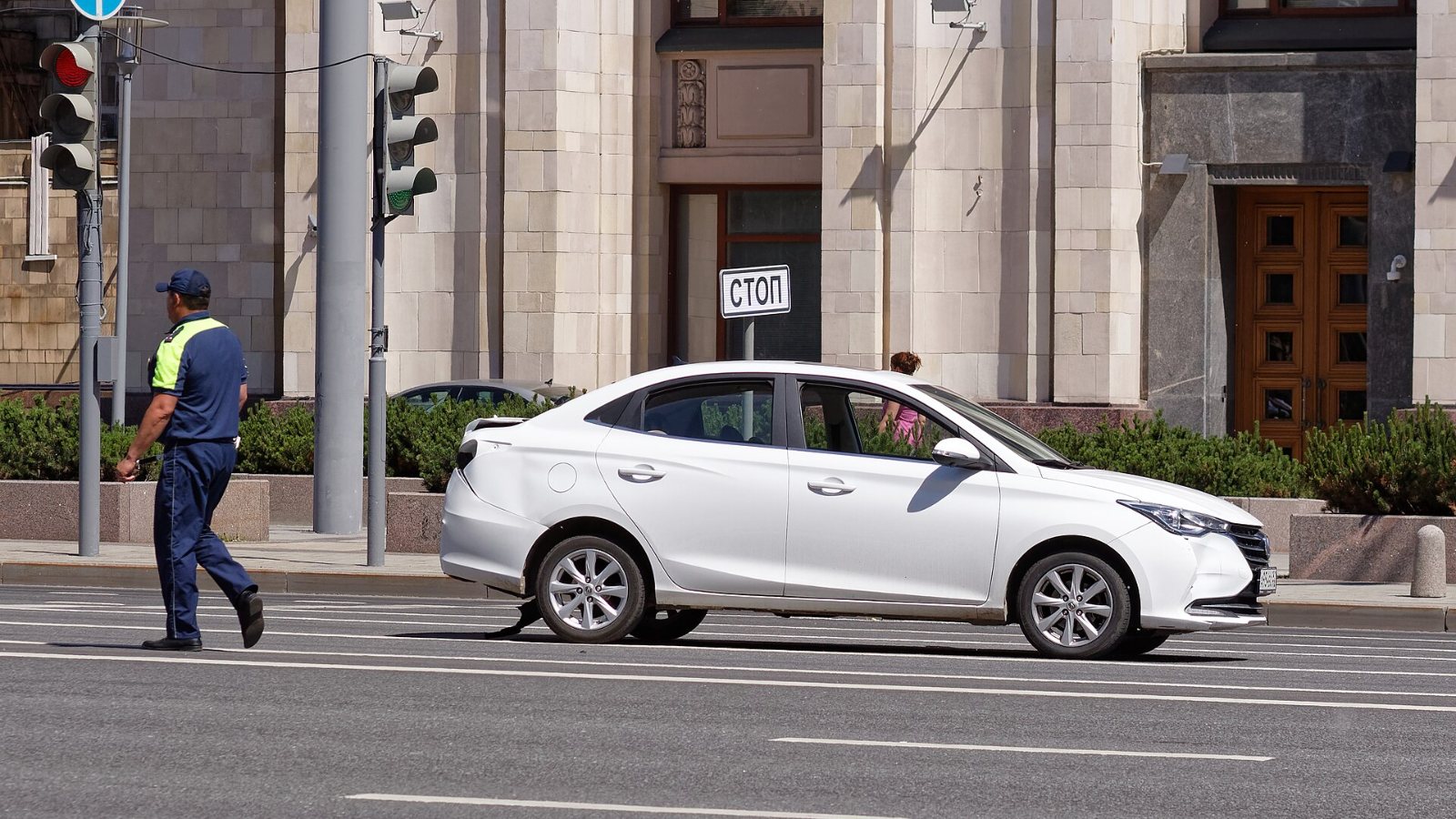 Dois carros após uma colisão no trânsito